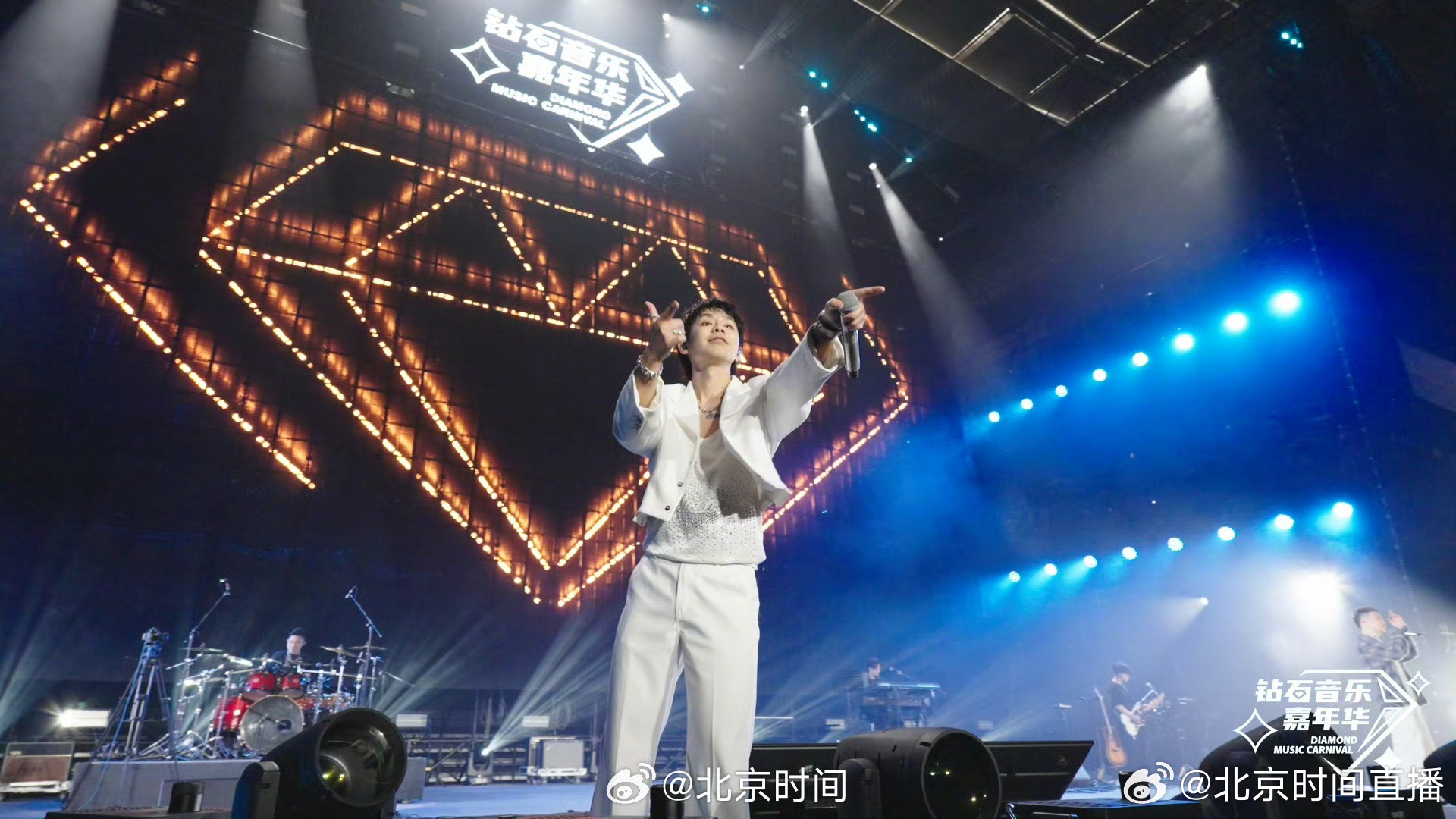 鼓鼓萧秉治合体献唱北京音乐嘉年华