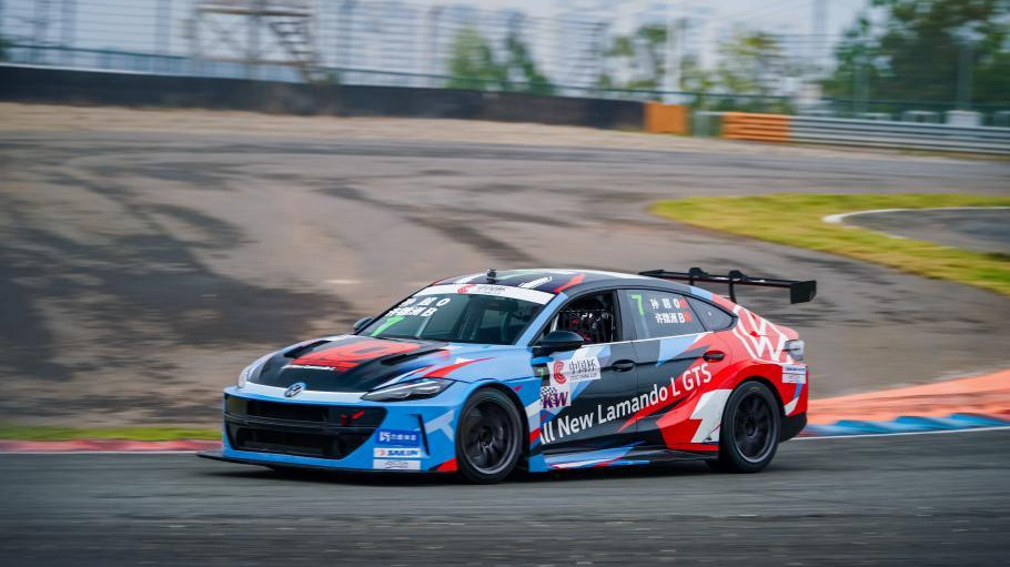 上汽大众333车队携全新凌渡L GTS 问鼎2025 CTCC中国杯TCS组年度冠军