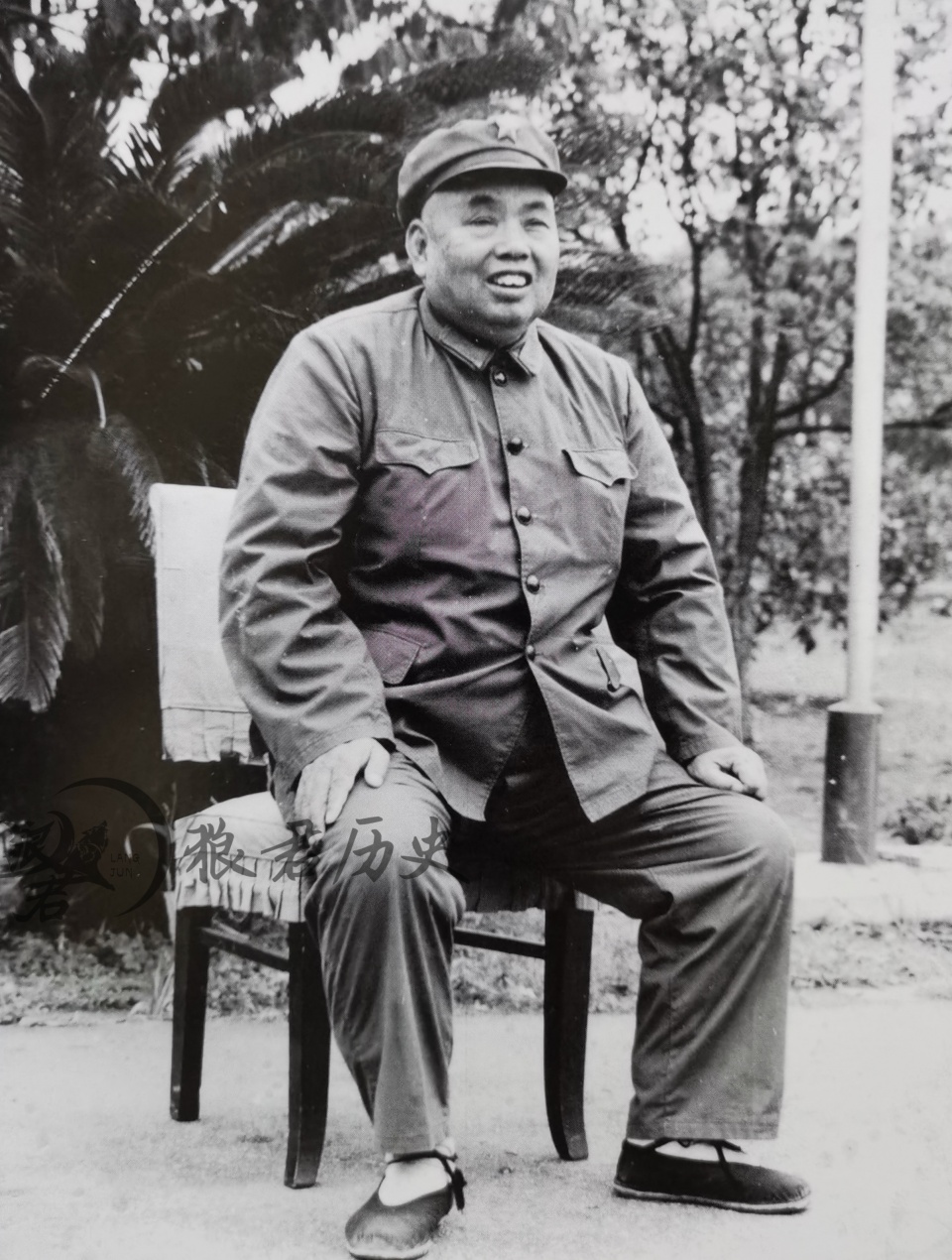 传奇上将许世友是如何抽烟以及戒烟的？