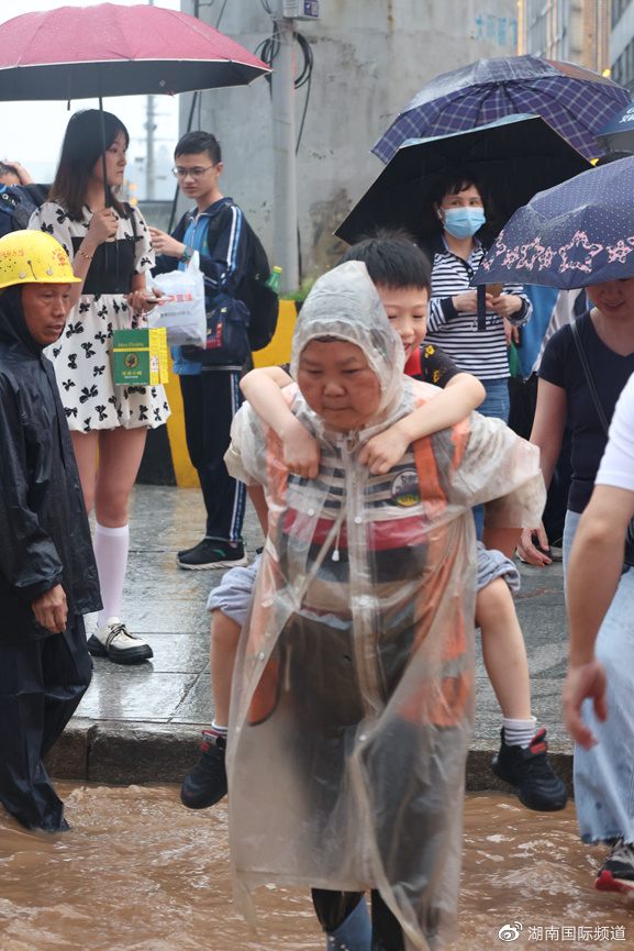点赞!湖南2人获评“中国网事·感动2022”二季度网络感动人物休闲区蓝鸢梦想 - Www.slyday.coM 点赞!湖南2人获评“中国网事·感动2022”二季度网络感动人物休闲区蓝鸢梦想 - Www.slyday.coM