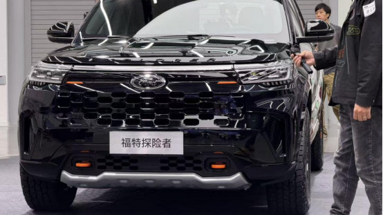 福特探险者昆仑穿越版新车亮相，能征服山野，也能拥抱日常！
