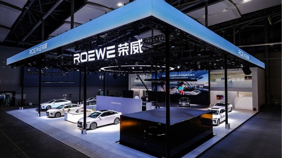 首搭“最具活人感”豆包AI车机 荣威M7 DMH引爆广州车展