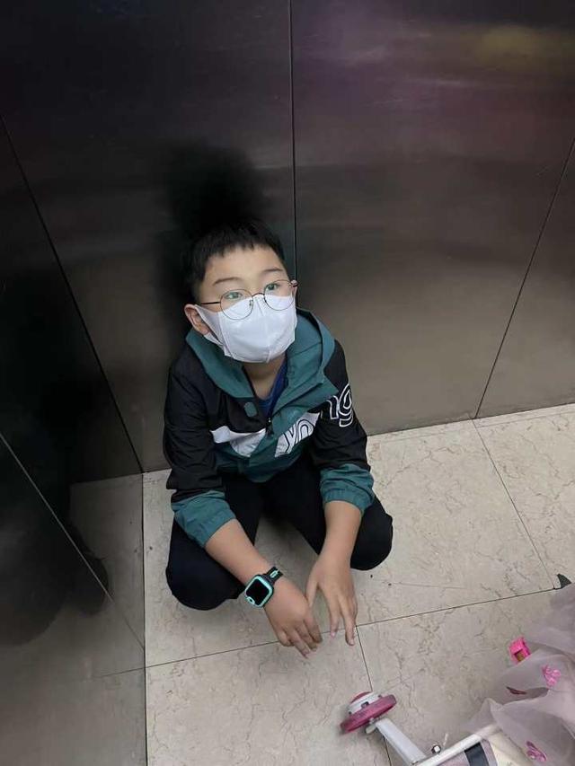 种树的钱自己挣!今天杭州一个8岁男孩当了半天“跑腿小哥”,赚到了45元休闲区蓝鸢梦想 - Www.slyday.coM 种树的钱自己挣!今天杭州一个8岁男孩当了半天“跑腿小哥”,赚到了45元休闲区蓝鸢梦想 - Www.slyday.coM