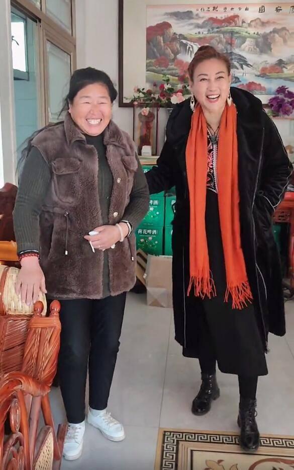 大衣哥不让儿媳陈萌涉足带货,结果陈萌反悔了,大衣哥被气到住院?