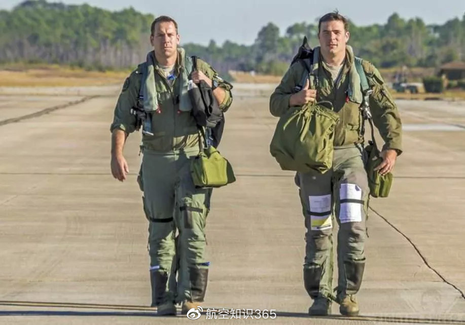 男生五官变帅的小习惯有哪些,和青少年的有什么不同