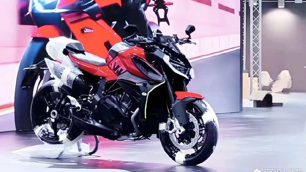 米兰车展新车爆料，QJMOTOR追1000亮相，很有公升级街车的味道