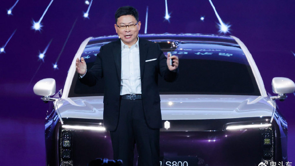 鸿蒙智行尊界S800亮相 预计售价100-150万开启预订