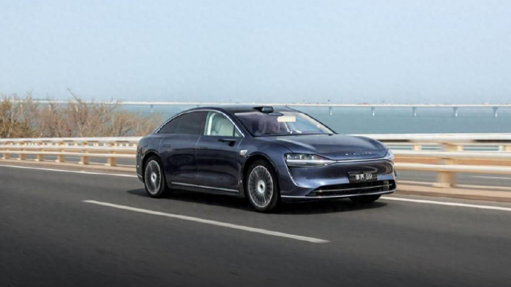 享界S9增程版要杀疯了！预售31.8万，续航超1300km，对标奔驰E级