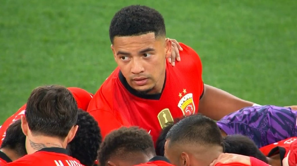 上海海港3-1逆转！6连胜海牛，张琳芃剪刀脚犯规，李霄鹏捡到宝