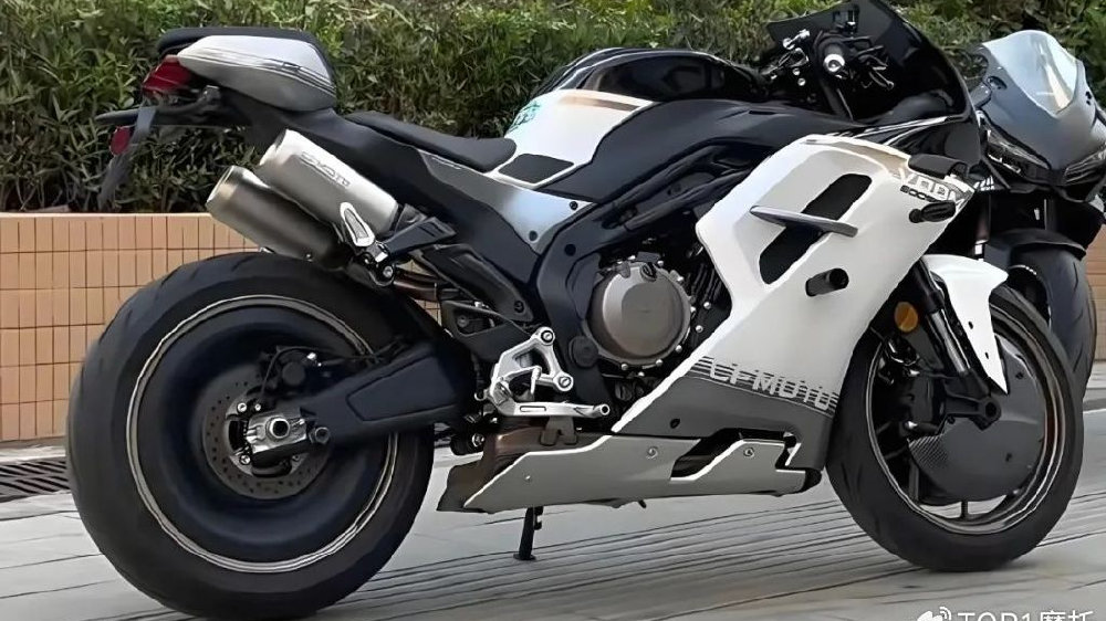 四缸大狒狒，春风500SR VOOM新款曝光？刹车盘导流罩，封闭式后轮毂