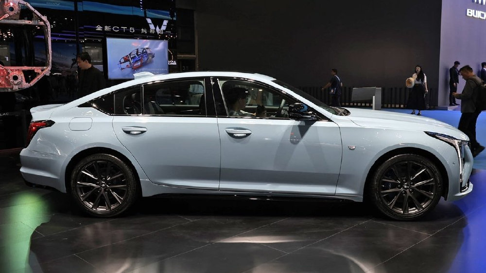 豪华家轿跌至18万，长近5米，配纵置2.0T+10AT+后驱，比电车划算
