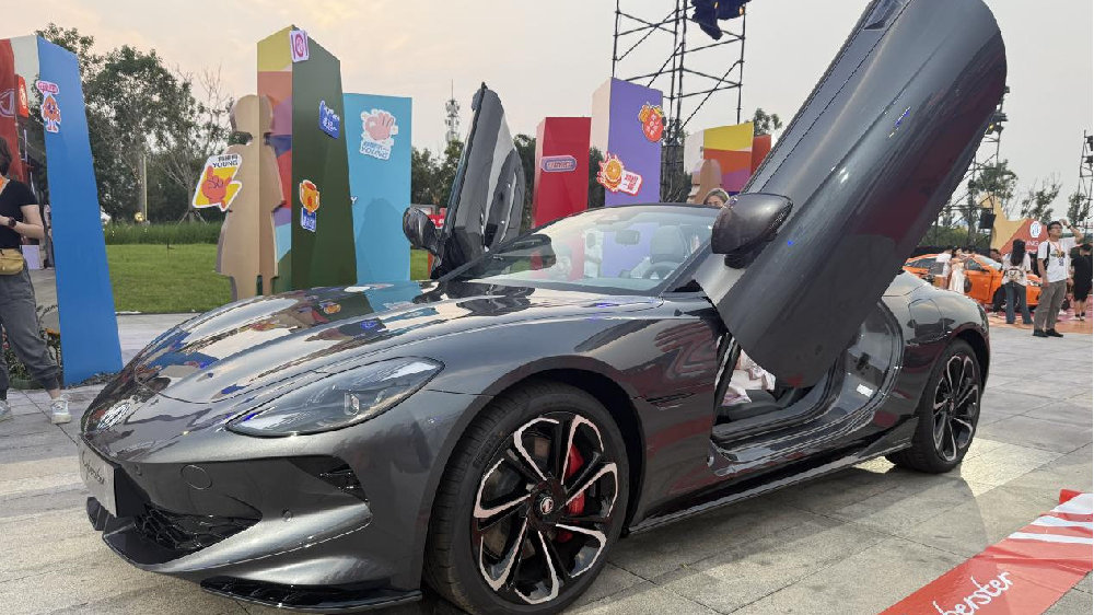 敞篷+剪刀门跑车不用32万！新款MG Cyberster值得买吗？