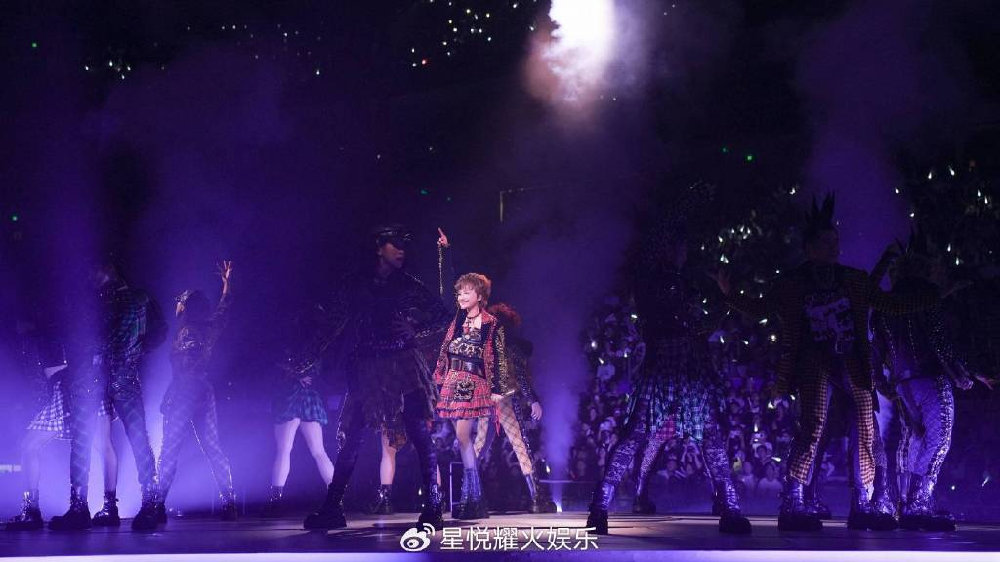 陈慧娴上海双场开唱 用金曲编织时光画卷