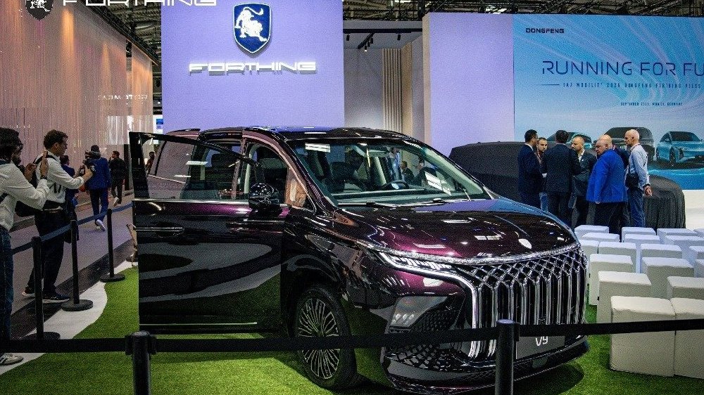 购车养车一站尊享！鸿蒙智行长春净月中心开业，四大高端品牌齐聚