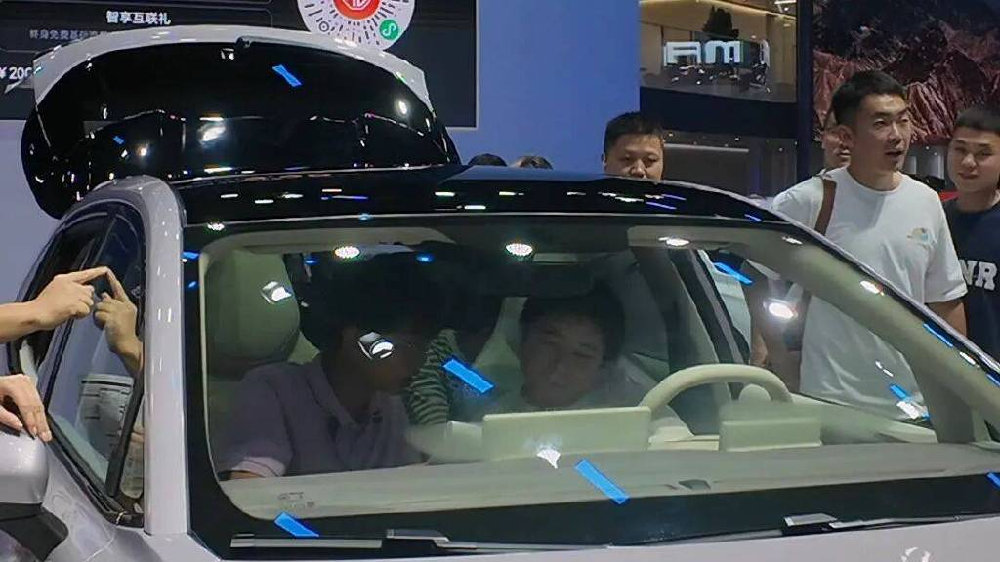 探店丨MG4展台：年轻人的心动选择，卖场氛围拉满