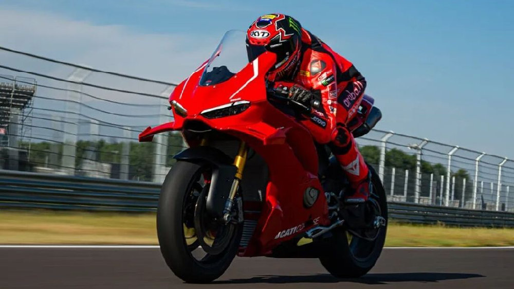 239匹马力、极速330丨杜卡迪最强仿赛，Panigale V4 R海外发布