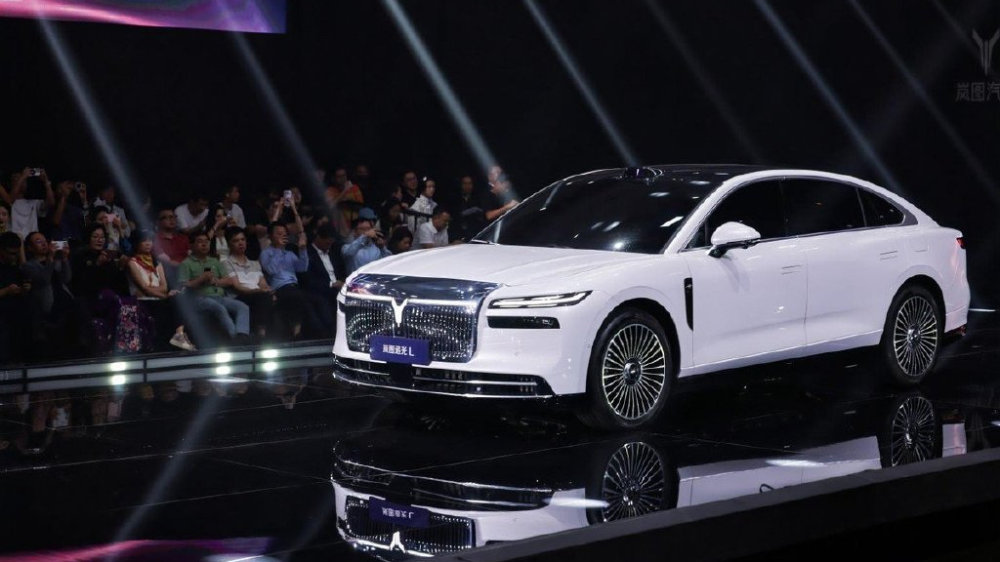 实现全球混动轿车最长的410公里纯电续航，岚图追光L开启预订