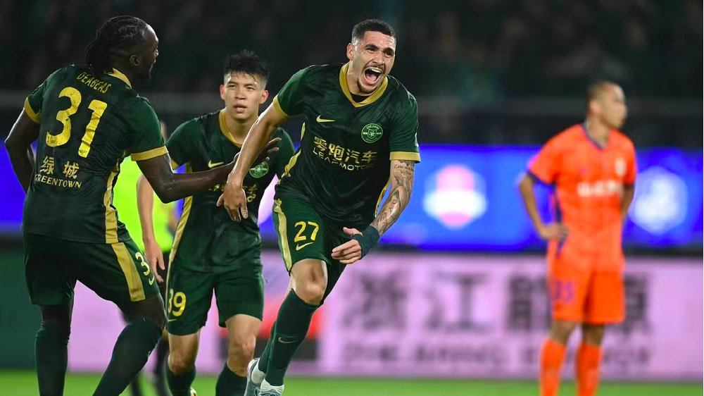 中超：浙江2-2泰山 瓦科造点+失点 黄政宇凌空斩 奥乌苏世界波