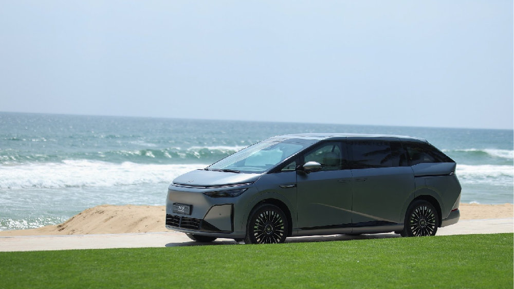 小鹏X9增程版内饰官图发布，综合续航1602公里，四季度上市