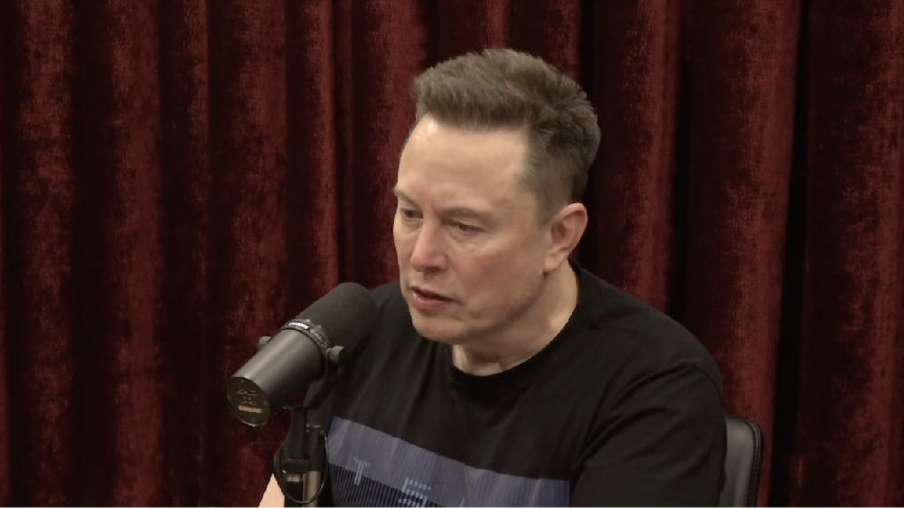 马斯克剧透四款AI芯片！无人出租拿掉方向盘明年量产，即将国内首秀