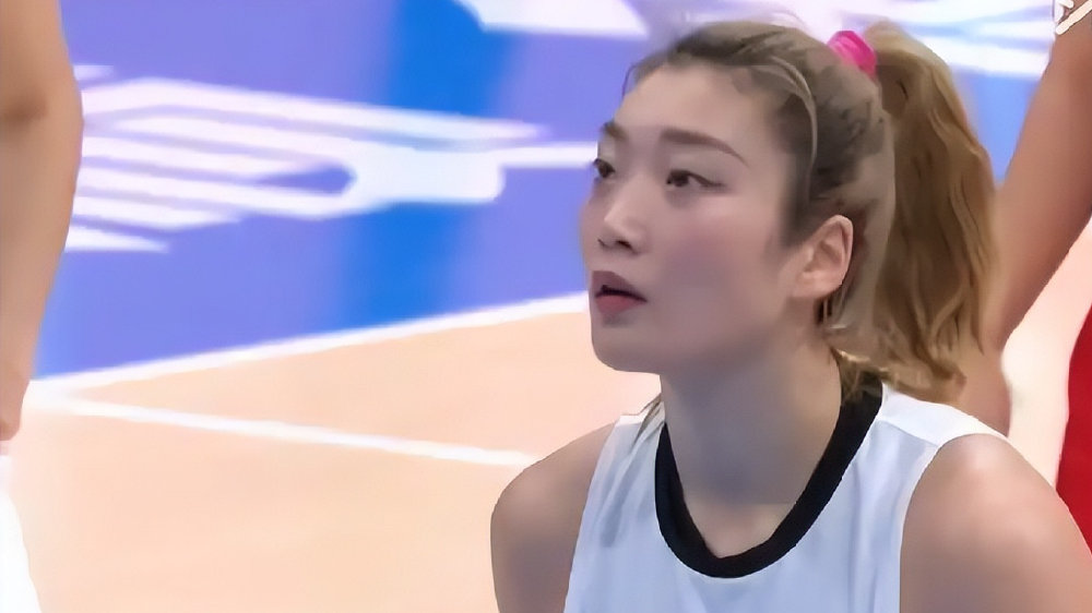 李梦19+9上演70分大胜，刘禹彤高效，王思雨17分四强出炉