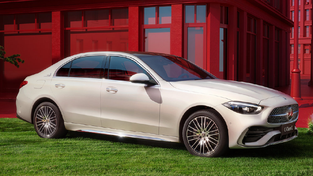 新款奔驰C级上市，全系换装2.0T动力，配置提升