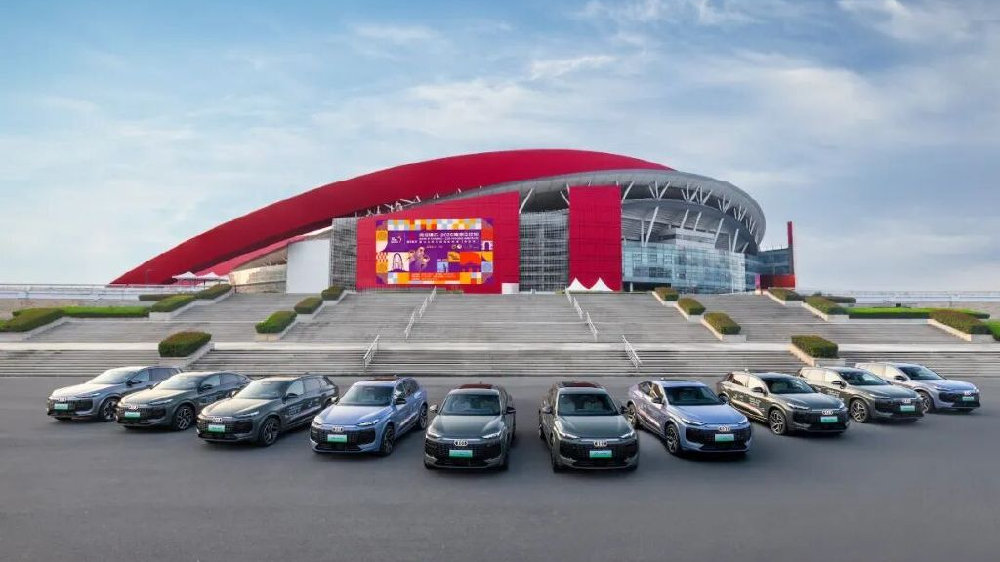 一汽奥迪携Q6L e-tron家族及一汽奥迪A5L领跑2025南京马拉松