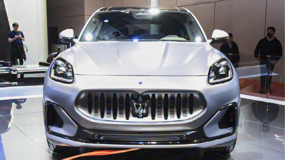 玛莎拉蒂纯电35.88万起，正统豪华，还等小米YU7？