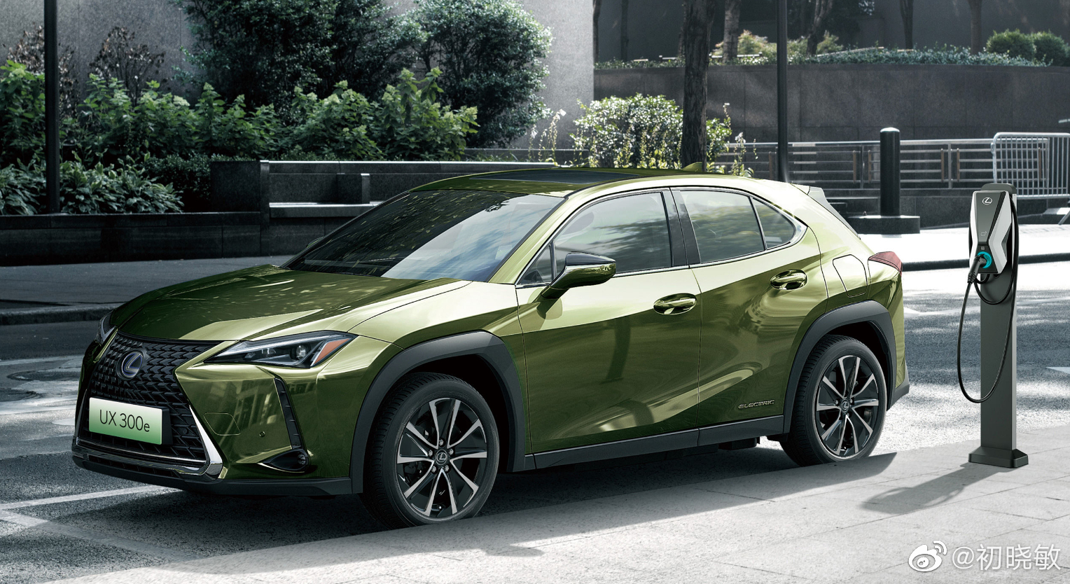 雷克萨斯首款纯电SUV车型UX300e价格出来了，36.2万和38.5万