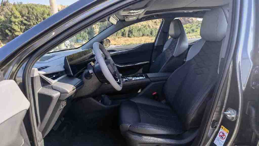 试驾过锐程PLUS才知道,十万级别座驾可以这么安逸休闲区蓝鸢梦想 - Www.slyday.coM 试驾过锐程PLUS才知道,十万级别座驾可以这么安逸休闲区蓝鸢梦想 - Www.slyday.coM