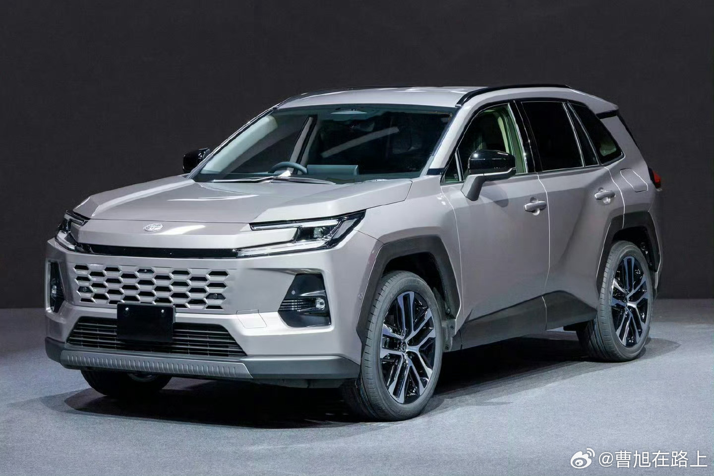 广汽丰田全新RAV4申报图曝光，造型赛博感十足