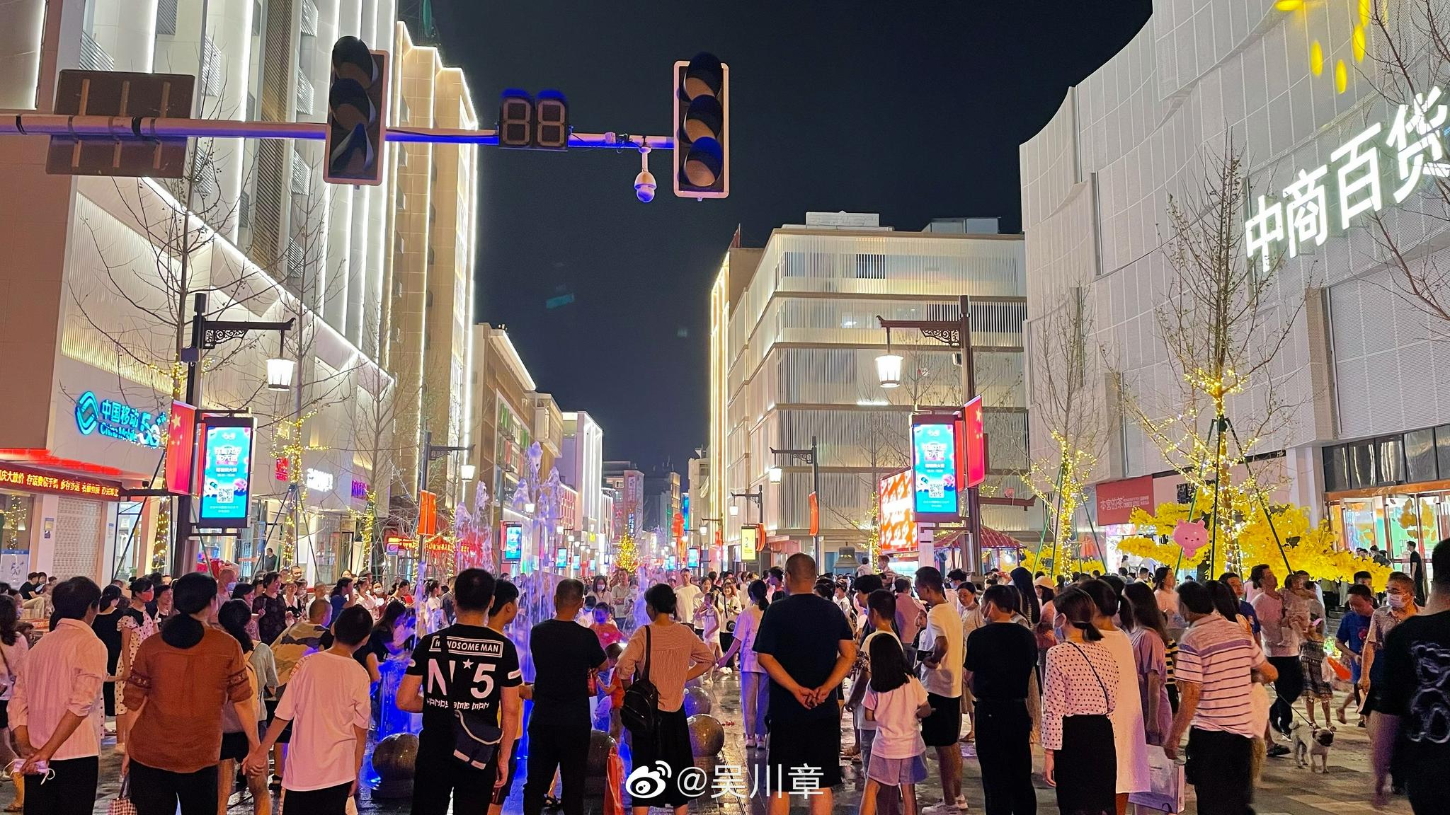 闲逛荆门市最繁华的步行街-中天街