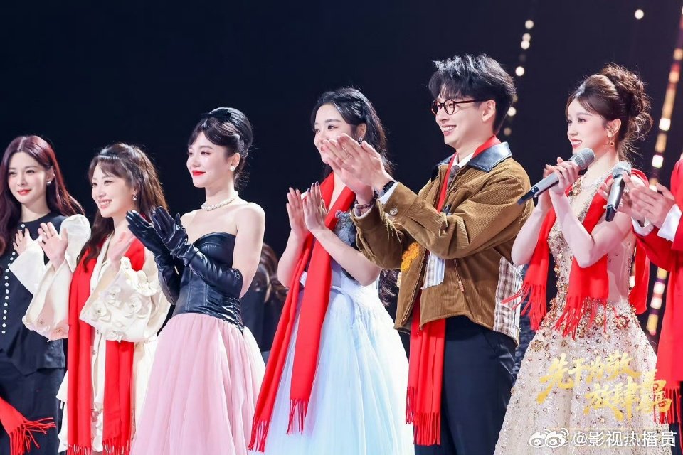 专业又温暖，稳重又灵动，恭喜沈梦辰斩获年度主持人奖！ 一路繁花相伴！