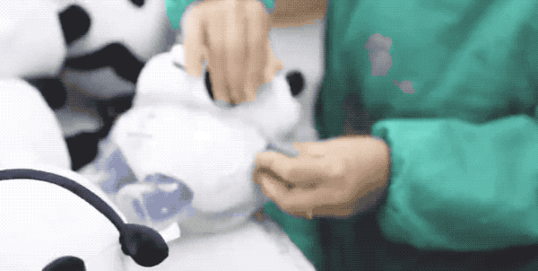 「一墩难求」的冰墩墩是怎么生产的?休闲区蓝鸢梦想 - Www.slyday.coM 「一墩难求」的冰墩墩是怎么生产的?休闲区蓝鸢梦想 - Www.slyday.coM