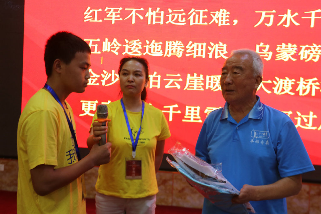 孤困儿童主题夏令营战斗英雄讲故事