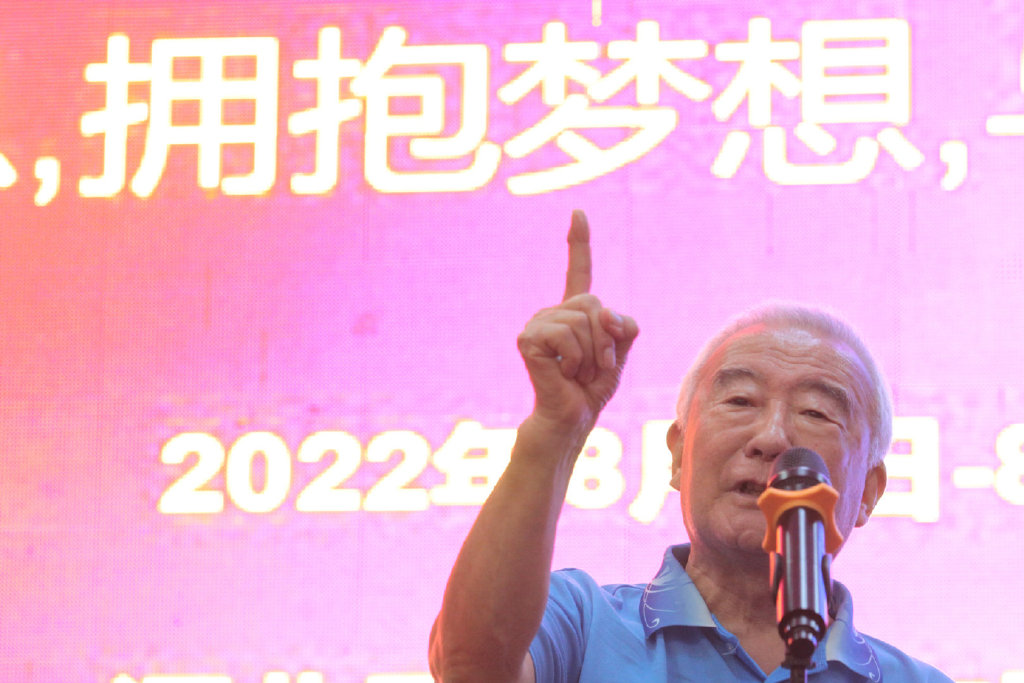 孤困儿童主题夏令营战斗英雄讲故事