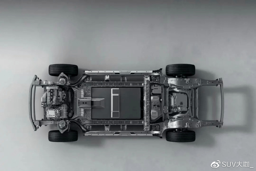 5米车长+六座,魏牌蓝山对比理想L8,能比得过吗?