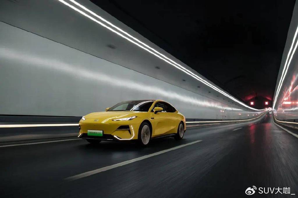 定位中大型車,卻不到18萬起售,銀河E8對比漢EV