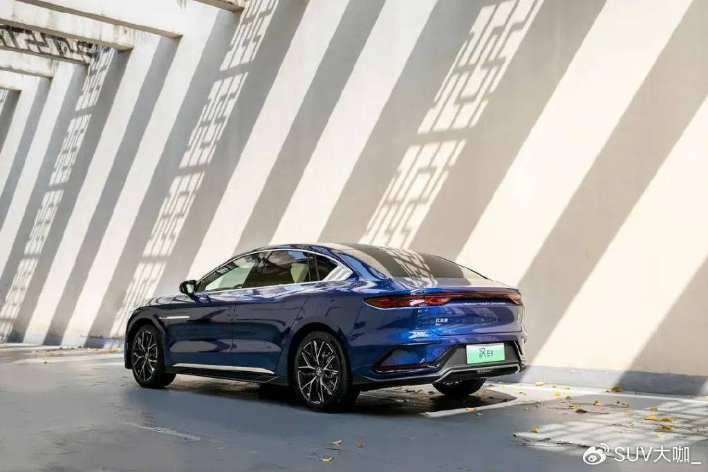 定位中大型車,卻不到18萬起售,銀河E8對比漢EV