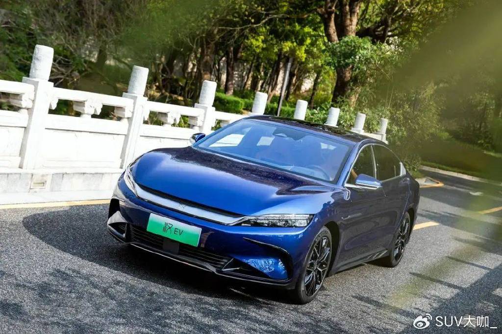 定位中大型車,卻不到18萬起售,銀河E8對比漢EV