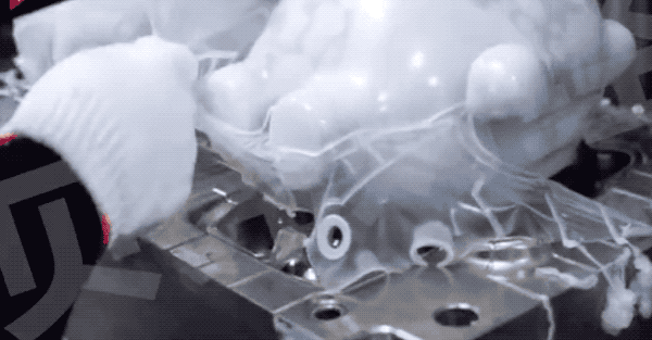 「一墩难求」的冰墩墩是怎么生产的?休闲区蓝鸢梦想 - Www.slyday.coM 「一墩难求」的冰墩墩是怎么生产的?休闲区蓝鸢梦想 - Www.slyday.coM