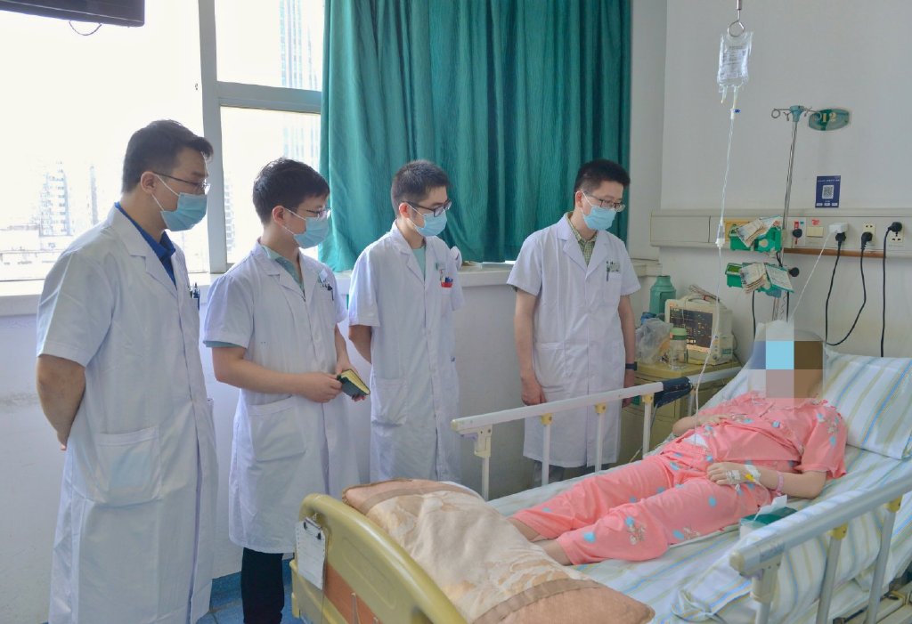 再给两个孩子一次生命!江西一对父母分别捐出1颗肾脏给双胞胎女儿休闲区蓝鸢梦想 - Www.slyday.coM 再给两个孩子一次生命!江西一对父母分别捐出1颗肾脏给双胞胎女儿休闲区蓝鸢梦想 - Www.slyday.coM