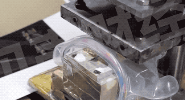 「一墩难求」的冰墩墩是怎么生产的?休闲区蓝鸢梦想 - Www.slyday.coM 「一墩难求」的冰墩墩是怎么生产的?休闲区蓝鸢梦想 - Www.slyday.coM