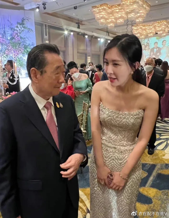 王石娇妻美到国外去了，出席<a href=