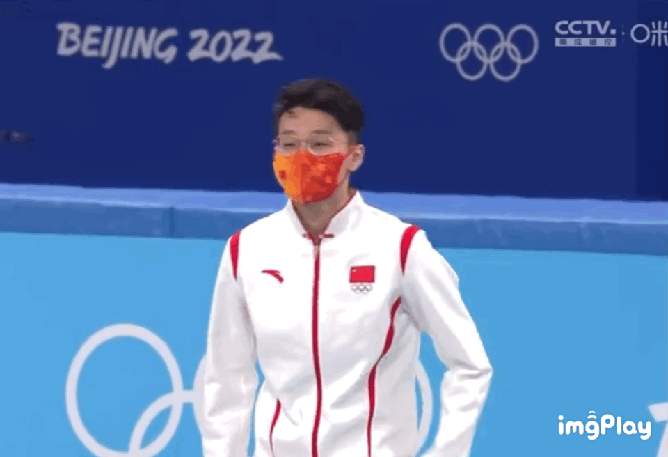 颁奖的时候手指国旗真的太帅了，估计又得有不少<a href=