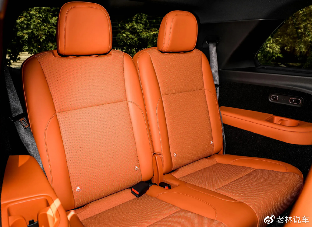 理想L8上市了,车宽1995mm,和宝马X5L同级,标配空气悬架休闲区蓝鸢梦想 - Www.slyday.coM 理想L8上市了,车宽1995mm,和宝马X5L同级,标配空气悬架休闲区蓝鸢梦想 - Www.slyday.coM