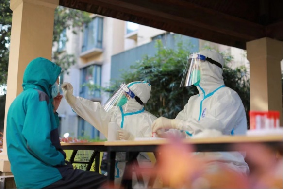 “不漏一户、不落一人”,他们都来了!直击闵行核酸检测现场休闲区蓝鸢梦想 - Www.slyday.coM “不漏一户、不落一人”,他们都来了!直击闵行核酸检测现场休闲区蓝鸢梦想 - Www.slyday.coM