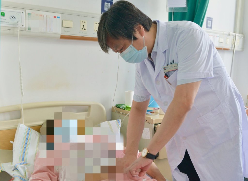 再给两个孩子一次生命!江西一对父母分别捐出1颗肾脏给双胞胎女儿休闲区蓝鸢梦想 - Www.slyday.coM 再给两个孩子一次生命!江西一对父母分别捐出1颗肾脏给双胞胎女儿休闲区蓝鸢梦想 - Www.slyday.coM