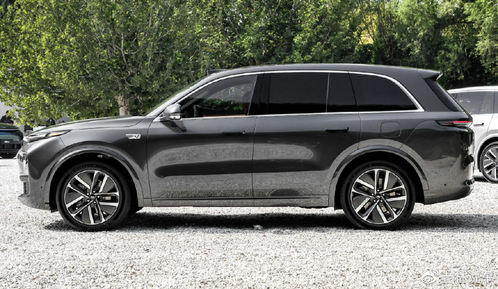 理想L8上市了,车宽1995mm,和宝马X5L同级,标配空气悬架休闲区蓝鸢梦想 - Www.slyday.coM 理想L8上市了,车宽1995mm,和宝马X5L同级,标配空气悬架休闲区蓝鸢梦想 - Www.slyday.coM