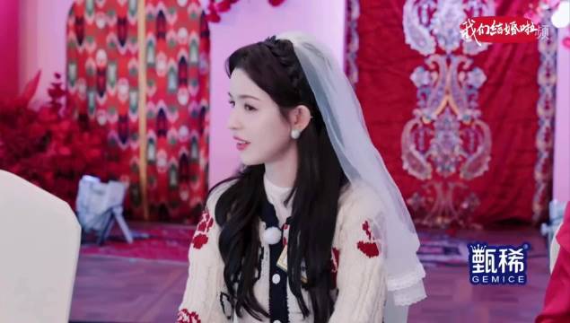 “婚礼现场”看得好感动好真啊啊啊啊新疆婚礼好热闹，一跳跳一天很适配新疆